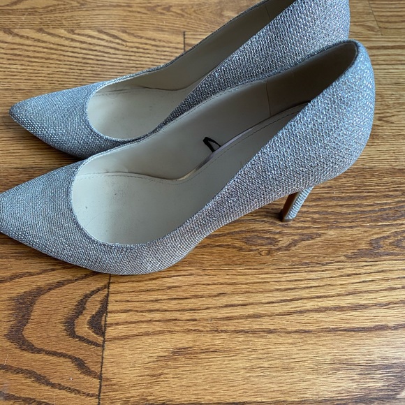 Gold Sparkle Nine West Heels - Picture 3 of 3